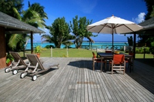 Vai Villas are two studio style bungalows each with a king size bed and a fold out couch. 
These villas are fully self contained with BBQ and laundry facilities.
