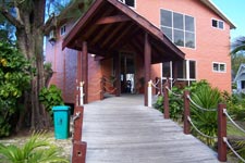 Looking for spacious room, private two storey bungalow, absolute beachfront, view of the lagoon then the Navigator Muri Lagoon summons your attention.....