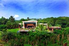 Dive into luxury and be pampered by the Cook Island experience that is Aroha Villa.