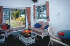 Nestled right on the edge of beautiful Muri Lagoon in Rarotonga, Muri Beachcomber features 16 condo-style sea view units.